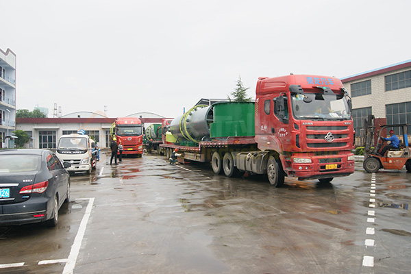 通達重工有機肥設備雨天發貨.jpg